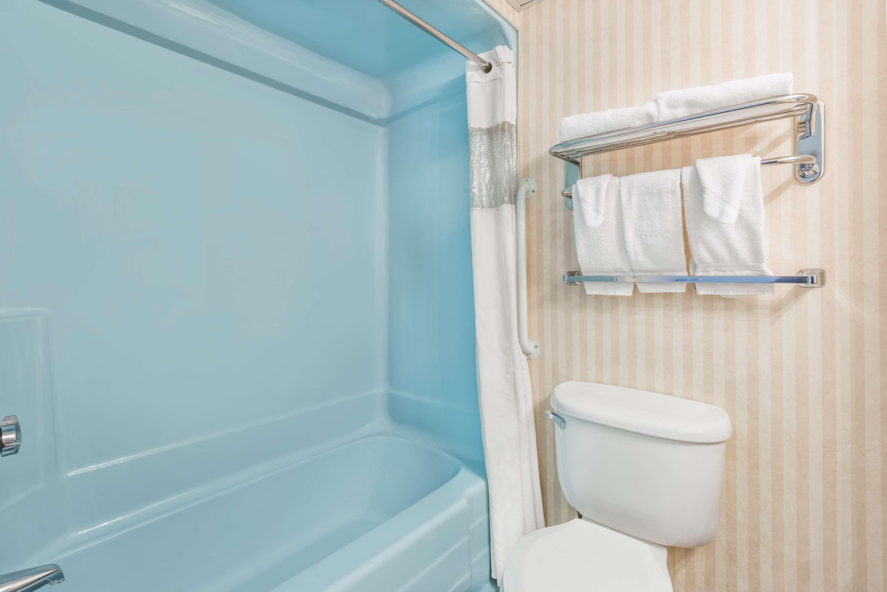 Howard Johnson By Wyndham Gillette Ngoại thất bức ảnh
