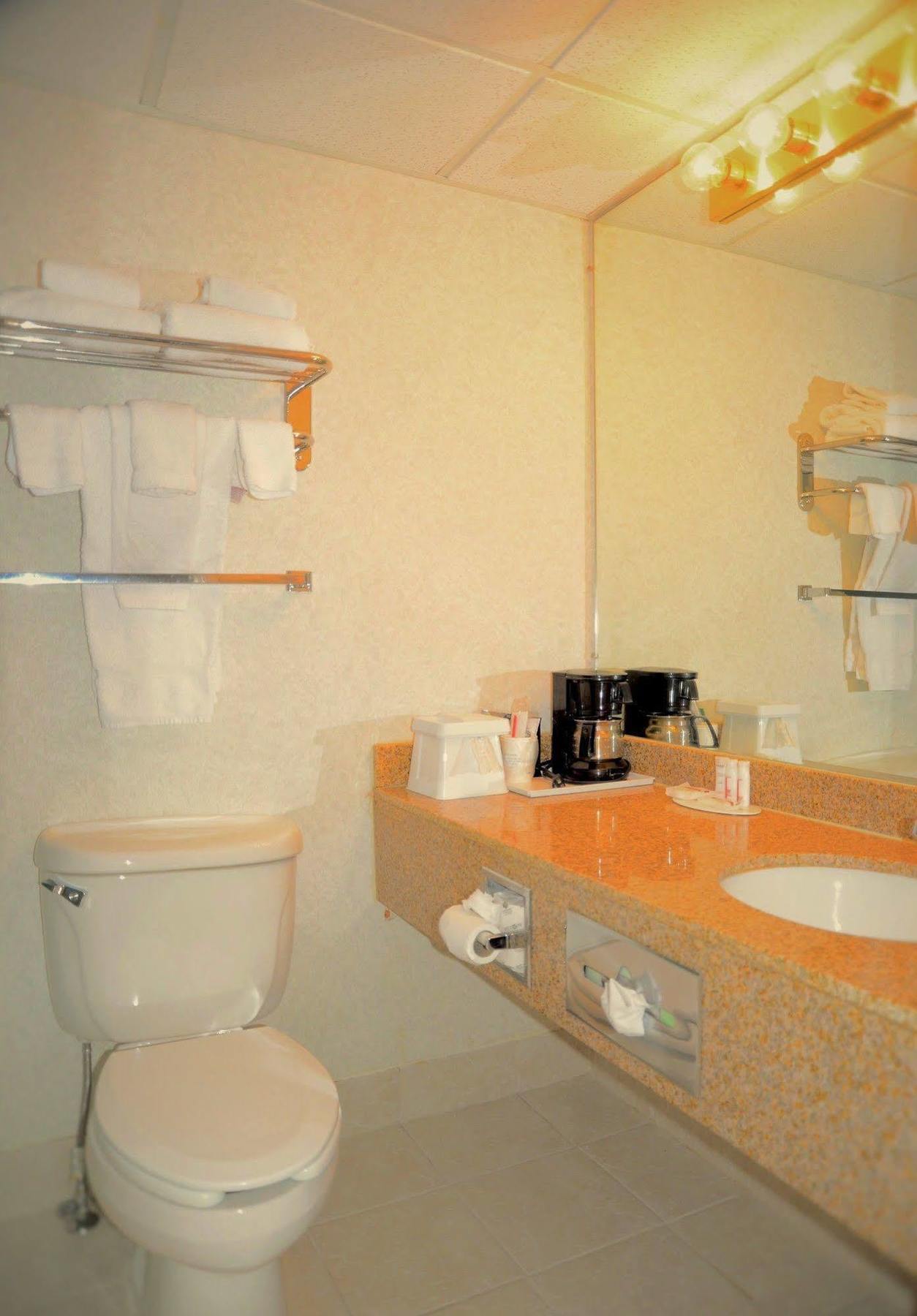 Howard Johnson By Wyndham Gillette Ngoại thất bức ảnh